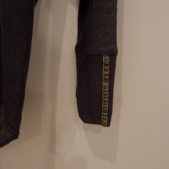 Laila Jayde Grey Sweater - Picture 3 of 5